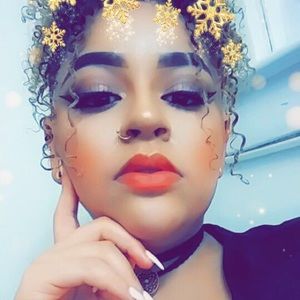 Meet your Posher, Maxine